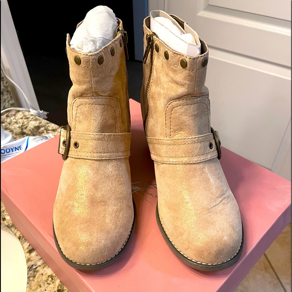Gwyneth Alba Tan Ankle Boots New in box Size 10 M